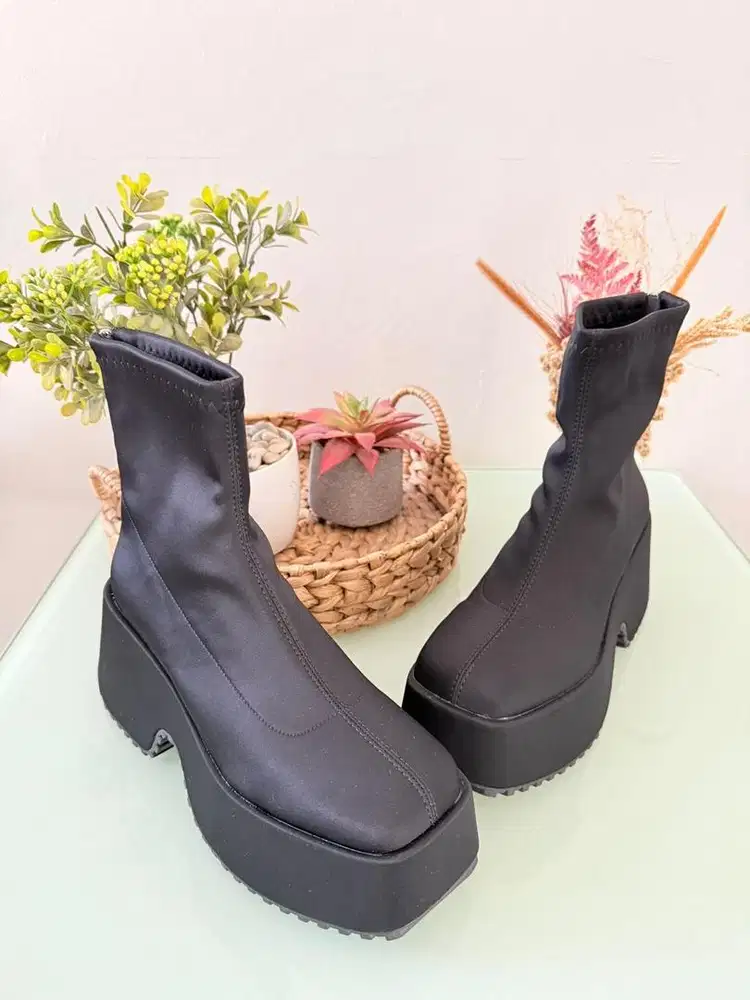 Sepatu Boots Wanita Ukuran 37