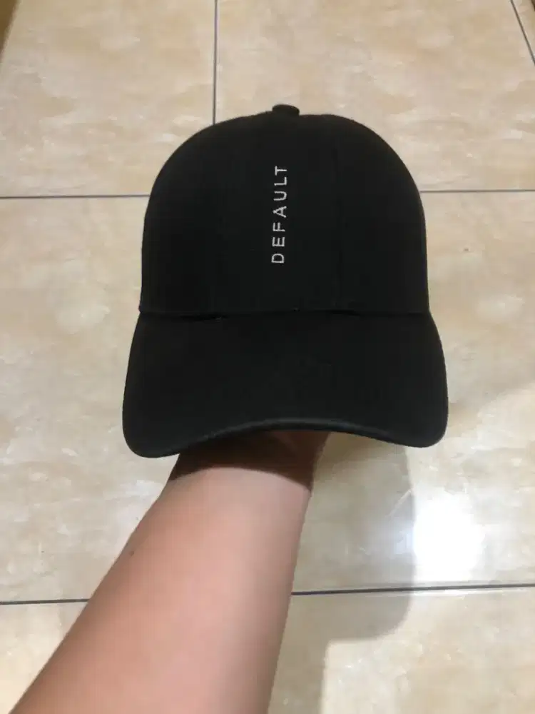Topi DEFAULT Hitam