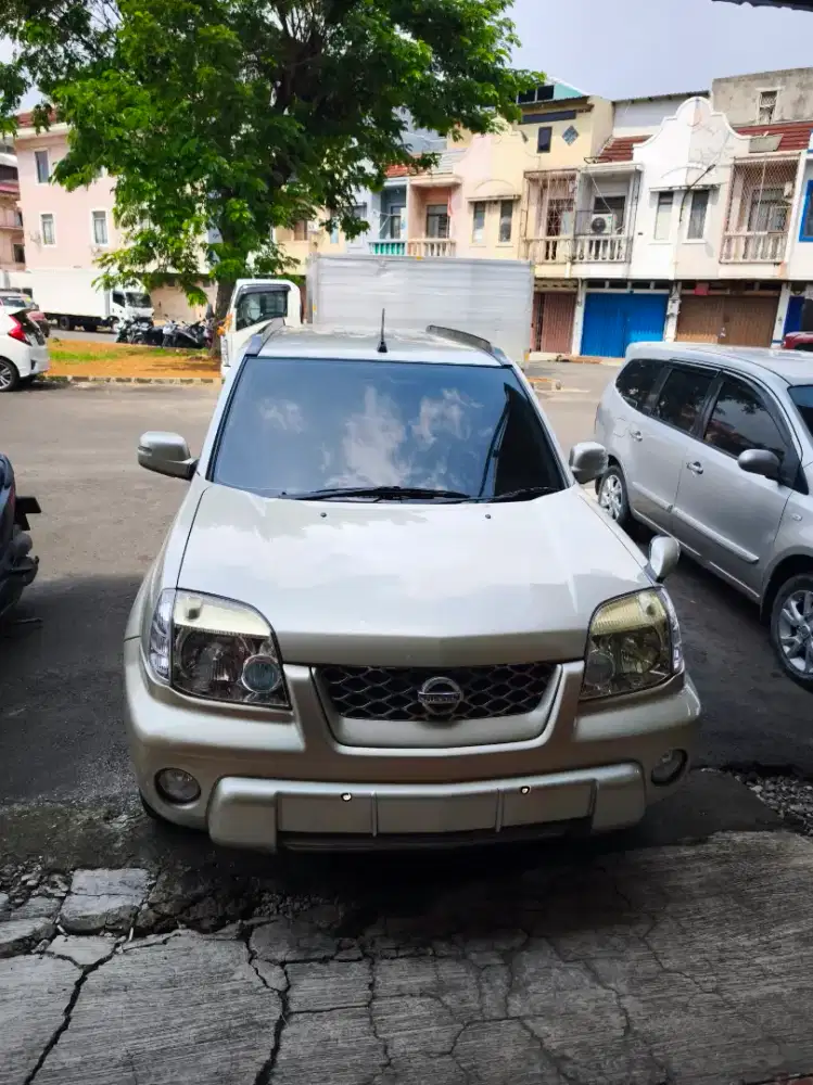 Mobil Nissan X-Trail 2.5 ST AT Bensin Tahun 2004 mulus, ORI, Mesin oke