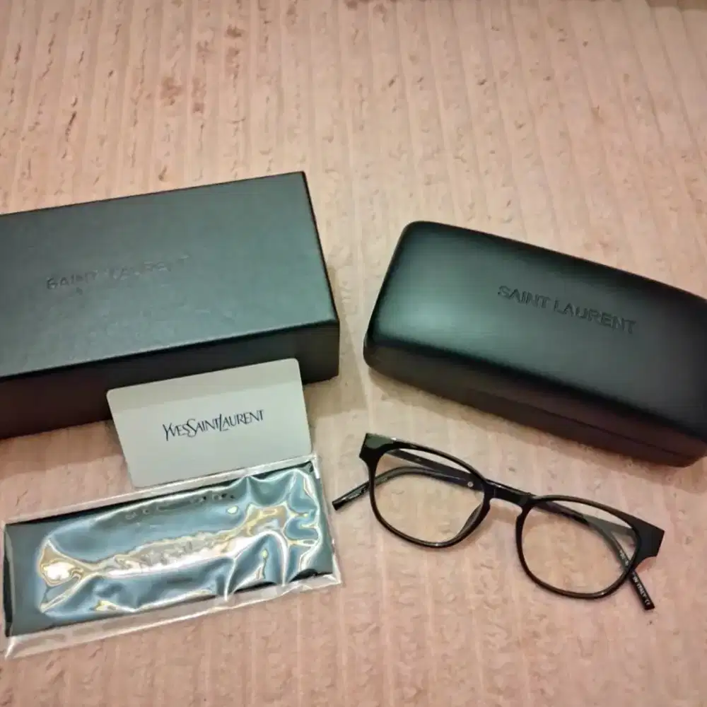 Saint laurent pemakaian pribadi likenew murah