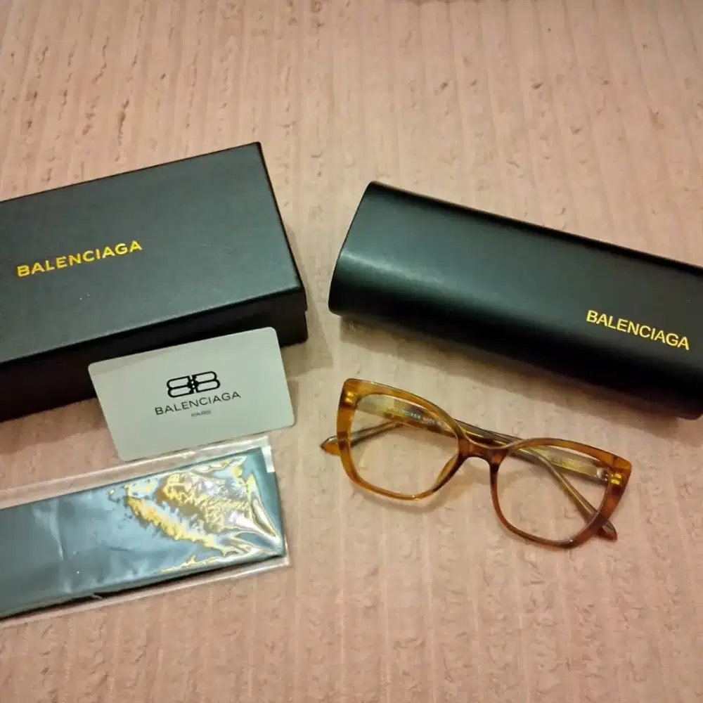 Kacamata balenciaga likenew murah