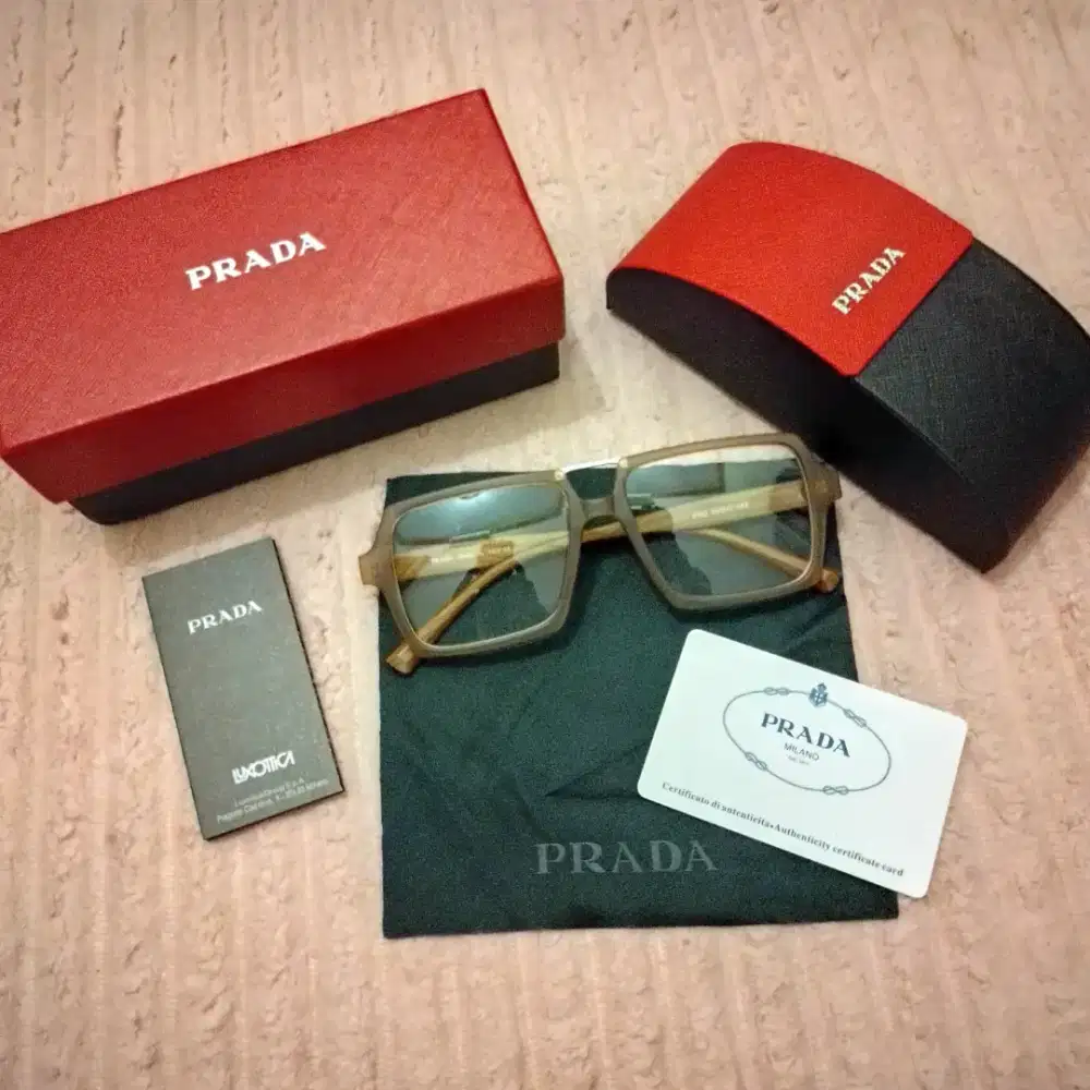 Kacamata prada ori likenew jarang pakai