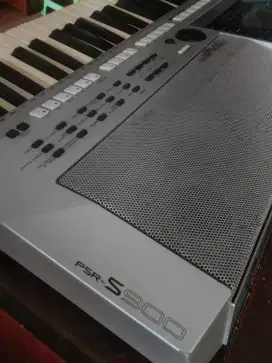 Jual Yamaha Keyboard PSR-S900 Silver