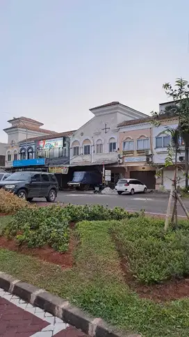 DIJUAL SERIUS Ruko 2 lantai SANTA MONICA Blok B Sederetan Kecamatan