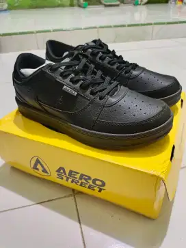 Sepatu Sneakers Hitam - Aerostreet Hoops Low 2.0 All Black Size 43