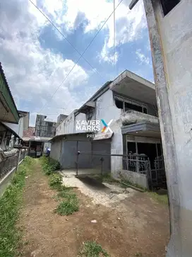 Dijual Rumah Bangunan Klasik Hanya Hitung Tanah di Kepanjen, Malang