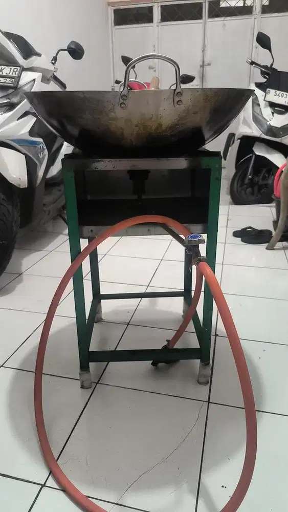 kompor mawar dan panci