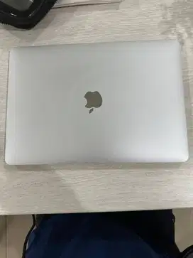 Macbook pro m1 13 inch.. 8/256