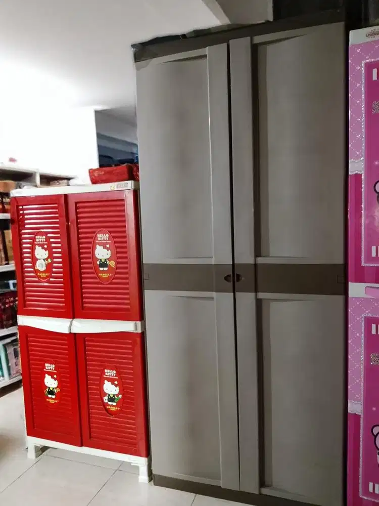 lemari pakaian hello kitty