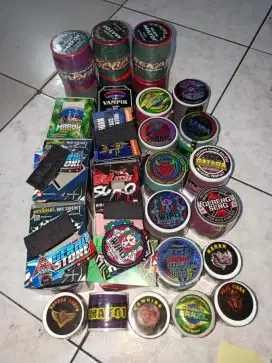 Jual berbagai layangan dan gelasan.