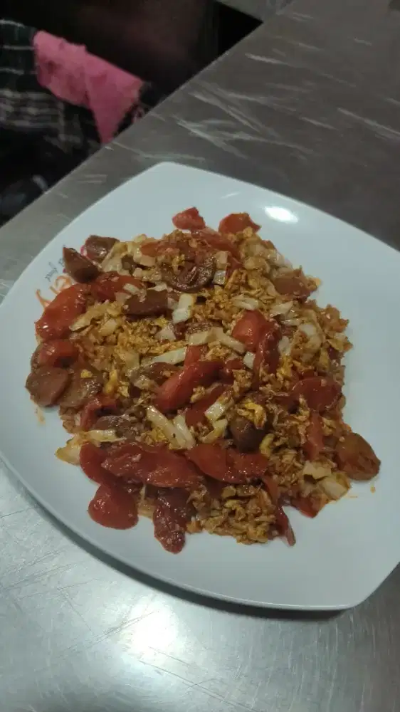 Dibutuhkan 7:cook dan 5 cashier