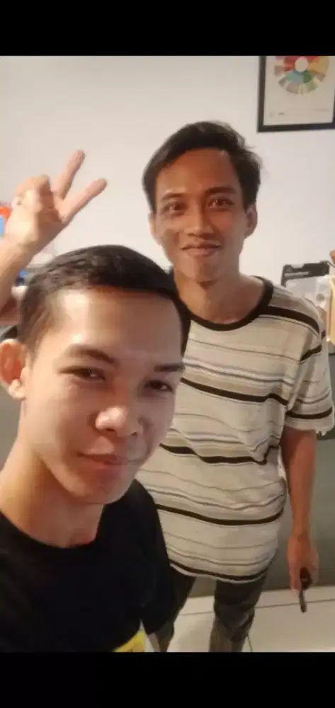 Kami berdua mencari pekerjaan