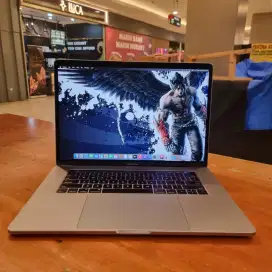 Macbook Pro 15-inch, 2016 Touchbar ~ intel Core i7 ~ Dual Graphics