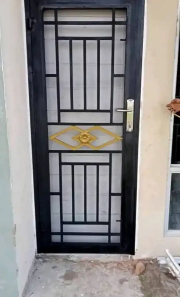 Pintu minimalis