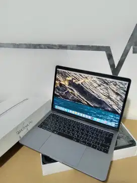 MacBook Pro 2017 i5_ 16/512