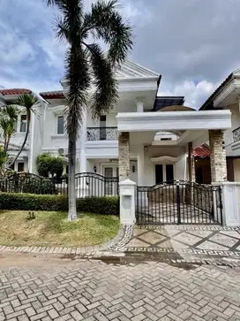 DISEWAKAN RUMAH VILA VALENSIA PAKUWON INDAH 5KT SEMI FURNISH DEKAT MAL