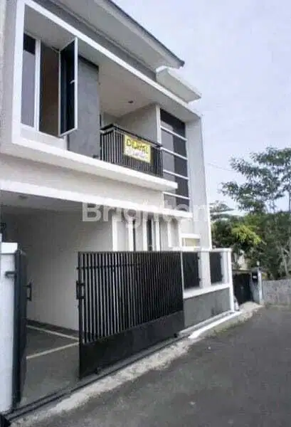 RUMAH MINIMALIS MODERN 2 LANTAI LOKASI SANGAT STRATEGIS DI PASTEUR