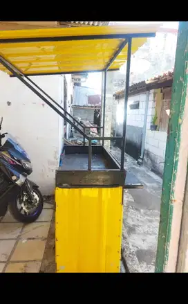 Booth Es Teh warna kuning