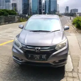 Honda HR-V 2016 E CVT warna abu-abu (Modern Steel Metallic)