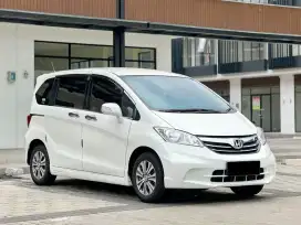 Di jual Honda Freed SD AT 2813