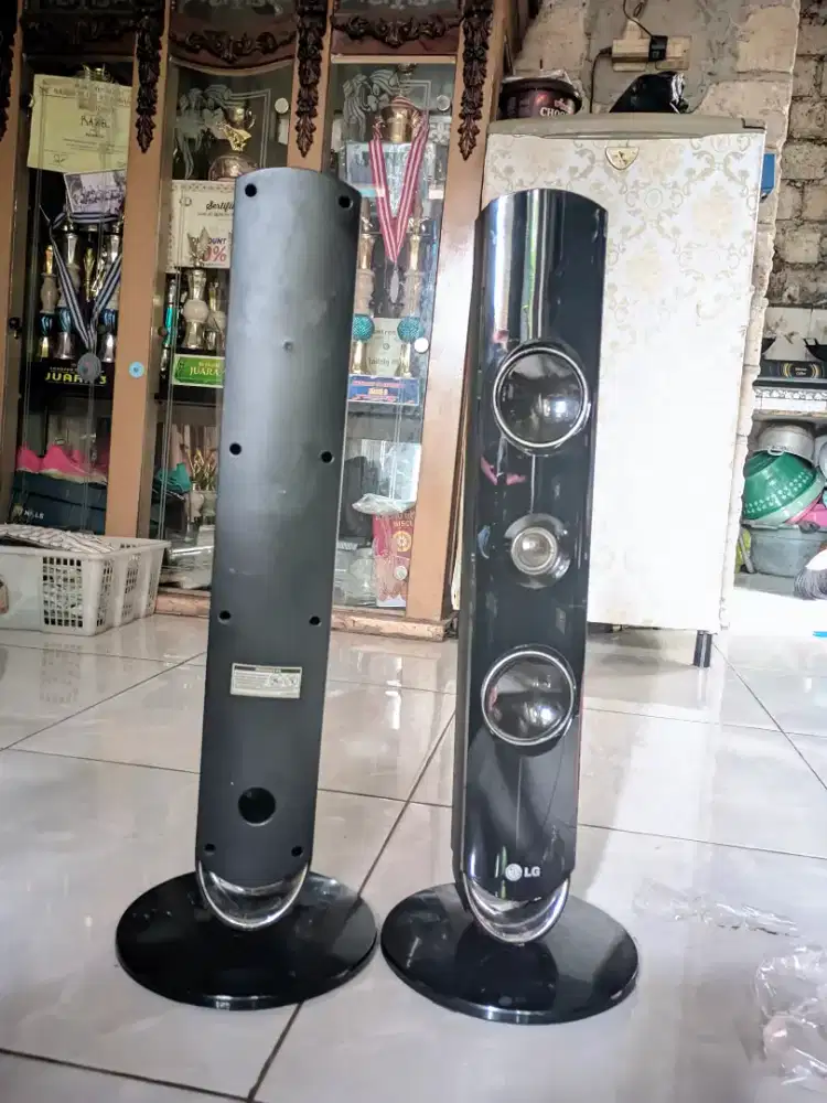 Speaker tower LG sepasang