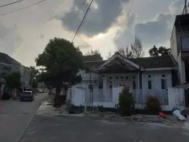 BU!!! DIJUAL CEPAT!!  Rumah Hook + 2 Lantai Kosan di Kemiling.