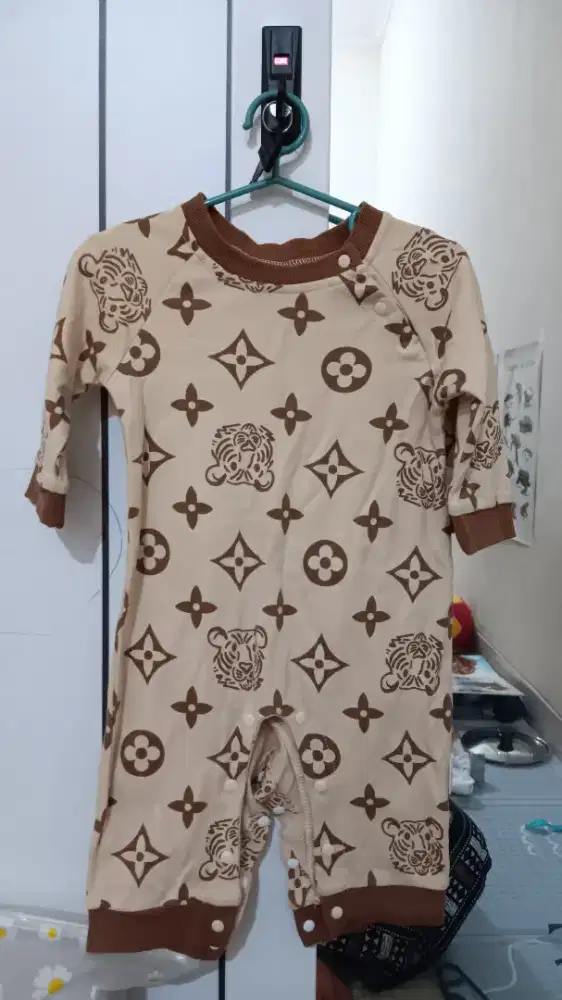 Pakaian bayi motif keren