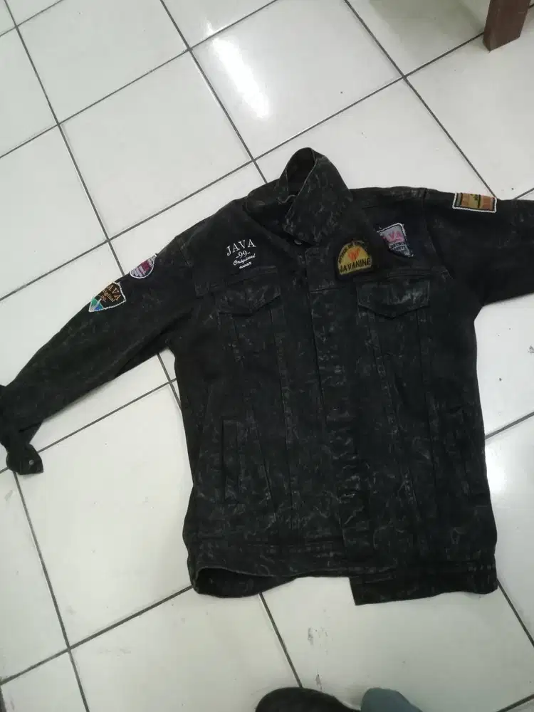 Di jual aja jaket Levis ori