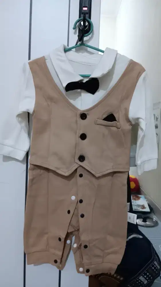 Setelan bayi formal gaya