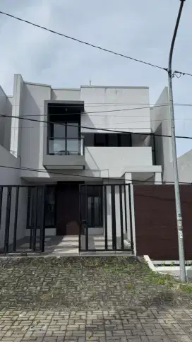 Dijual rumah baru gress, minimalis di Gayung Kebonsari