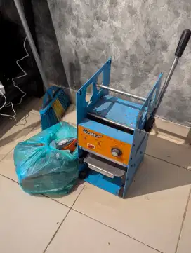 Cup sealer eton