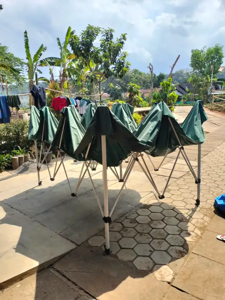 Tenda lipat hijau