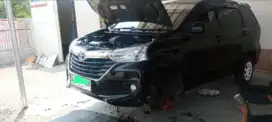 Montir mobil mekanik panggilan bengkel mobil