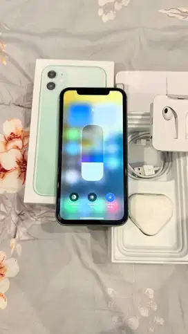 Dijual Iphone 11 Green 64GB Mulus Lengkap Terdaftar