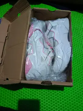 Jual Sepatu Olahraga Wanita