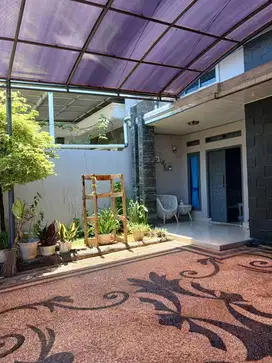 Rumah Disewakan Semi Furnish LT160/LB120 dengan Lokasi Strategis