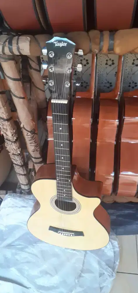 GITAR AKUSTIK Medium