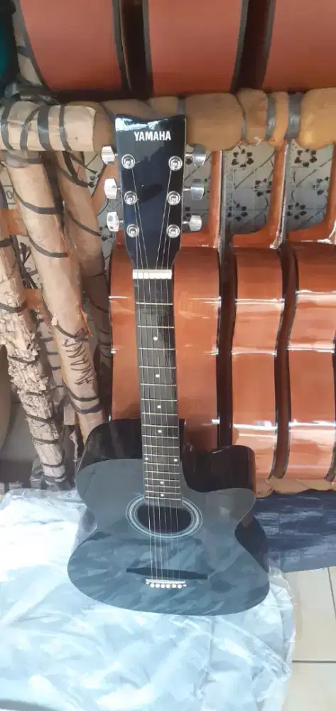 GITAR YAMAH MEDIUM FG235