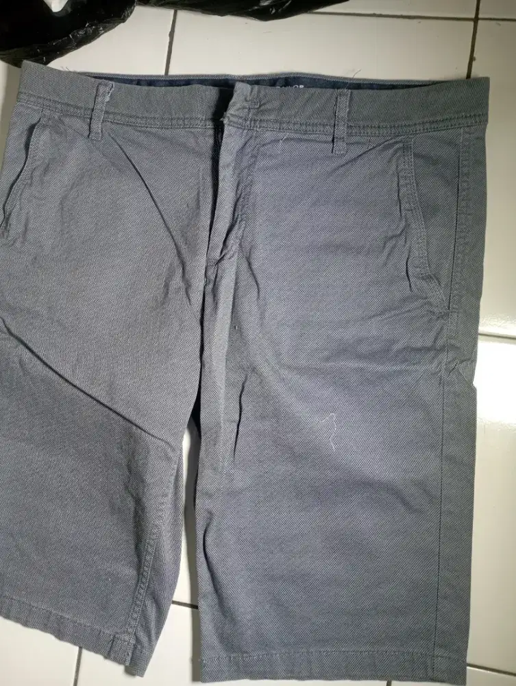 tom tailor size 34,LP: 45cm,kondisi baru,jual 100k