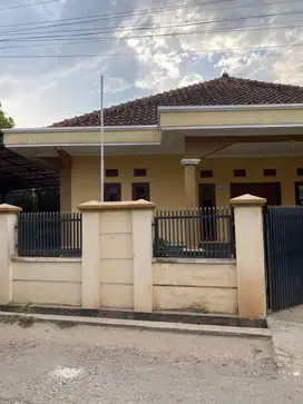 Dijual Rumah Cocok untuk Usaha Kost Dekat UNPAD dan IPDN