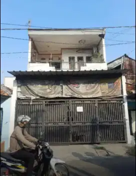 Rumah / ruko strategis di jual