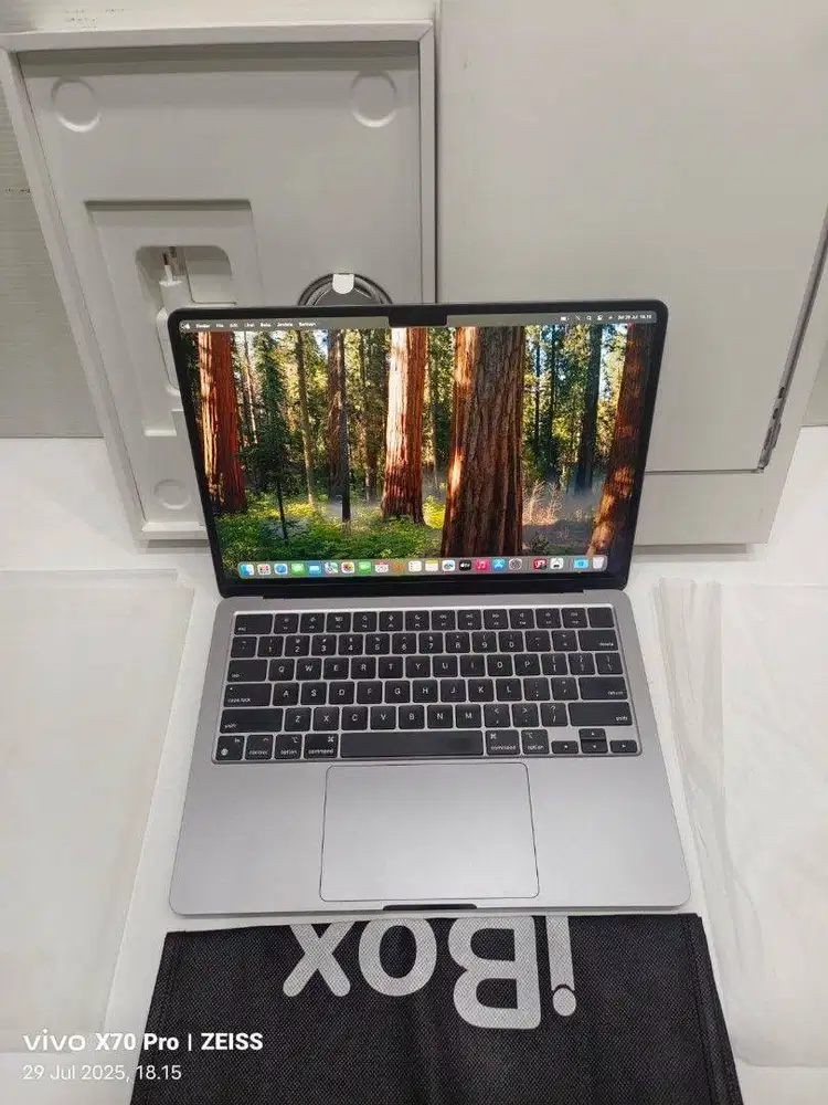 Macbook Air M3 memori 512/24GB spek tertinggi hampir ga pernah dipakai