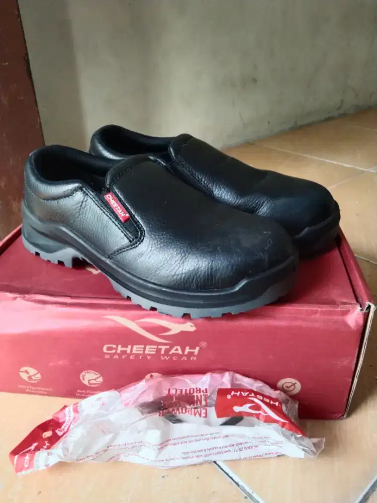 Cheetah sepatu safety