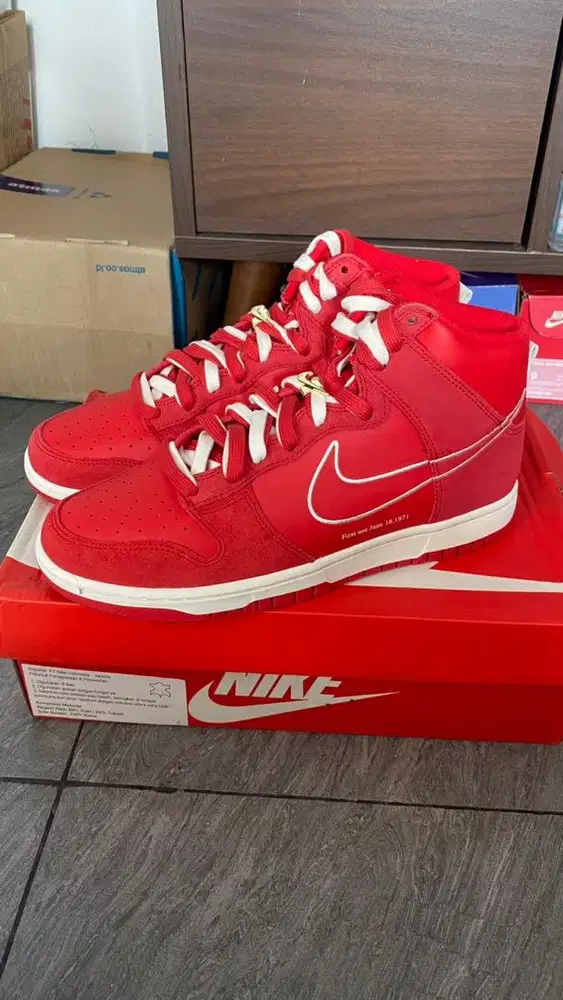 NIKE DUNK HIGH SE FIRST USE RED