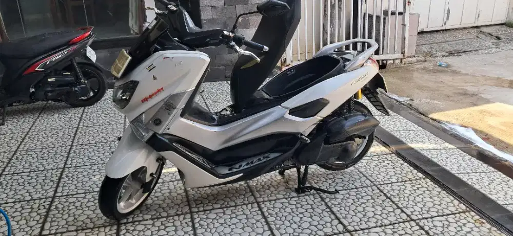 JUAL NMAX PUTIH