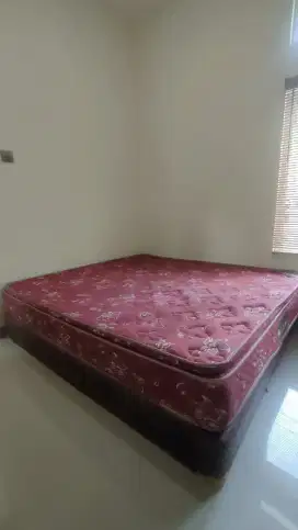 Kasur Preloved Uniland 180x200 – Hemat & Nyaman Tidur!
