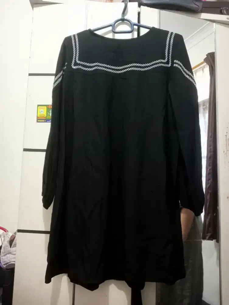 Baju Atasan - Hitam Renda