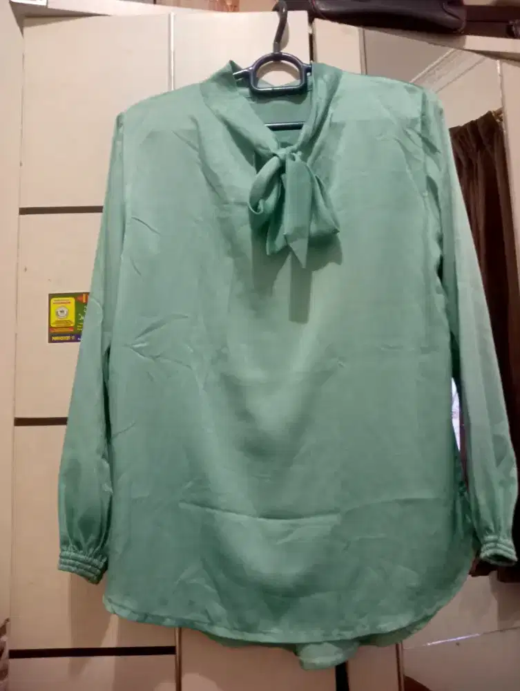 Blus Warna Hijau Tosca