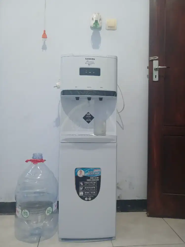 Dispenser Sanken HWD-C528IC. Pemakaian 1 Minggu.