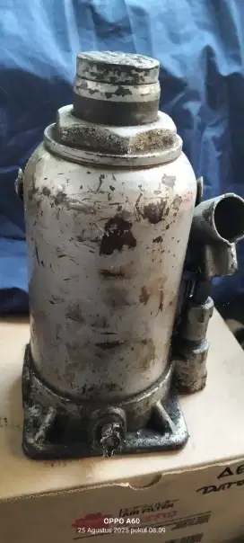 Dongkrak hidrolik 20 ton